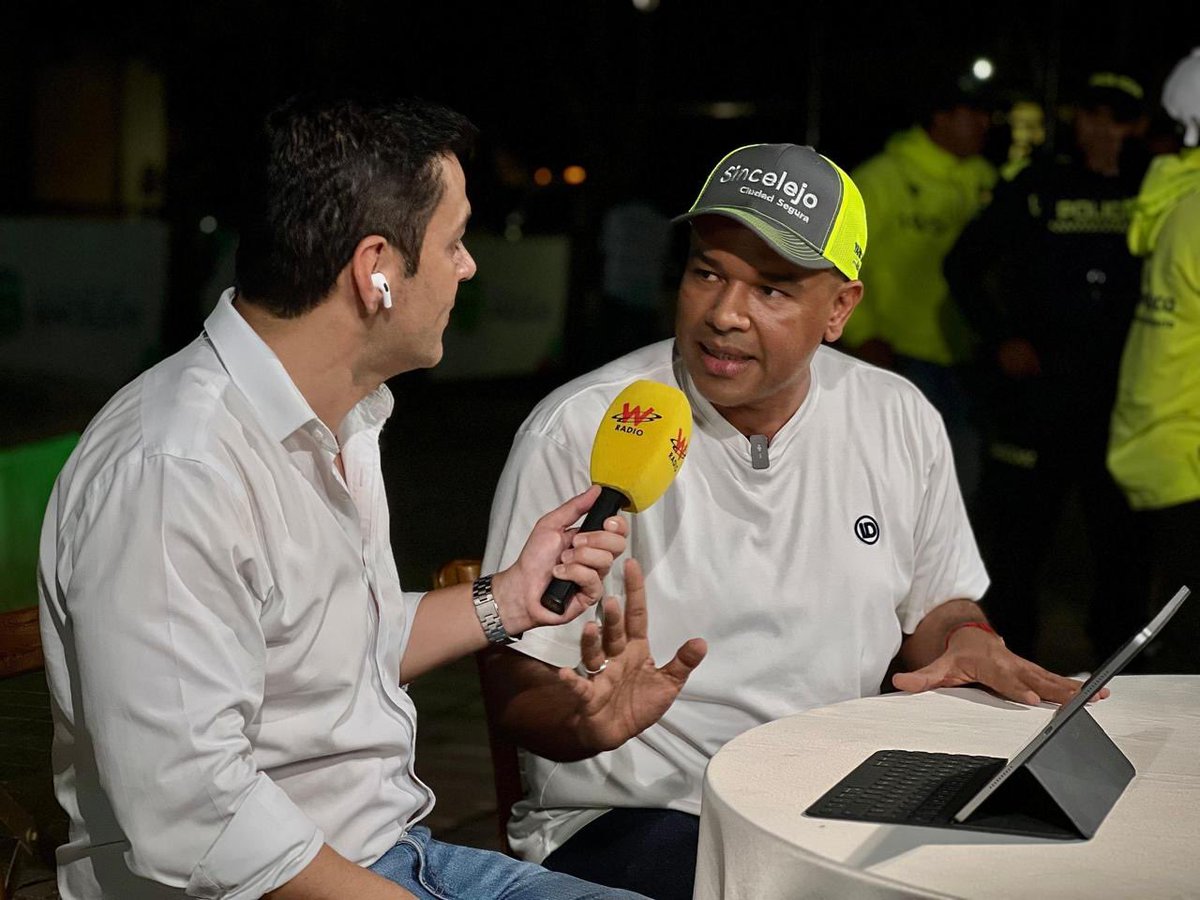 Agradecido con la <a href="/WRadioColombia/">W Radio Colombia</a> y <a href="/JuanDiegoAlvira/">Juan Diego Alvira</a> por su invitación al programa Sin Carreta, que hoy hizo su emisión desde nuestro emblemático Parque Santander. Para mí, es un honor y un orgullo compartir con el país y el mundo como estamos echando pa’lante a Sincelejo, en