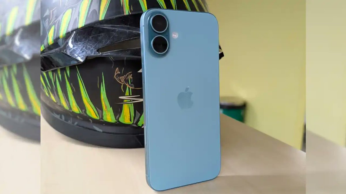 FreeFastMedia's tweet image. iPhone 16 for under ₹69,000? 😱🔥 With bank offers, this deal is too good to miss! Grab yours now before it&apos;s gone! 📱💰 #iPhone16 #AppleDeals #TechSteal #Freefast