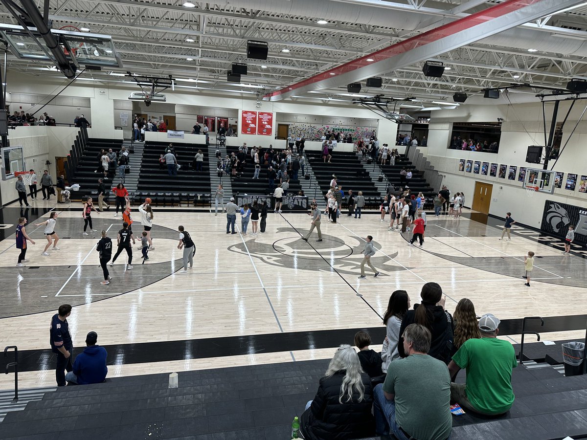 FINAL in Friend:

#1 seed EMF wins a thriller, defeating Archbishop Bergan 55-48 in the title game. The Bobcats are 2025 subdistrict champions and earn an automatic spot in the district finals!

What a game!

#NEBpreps