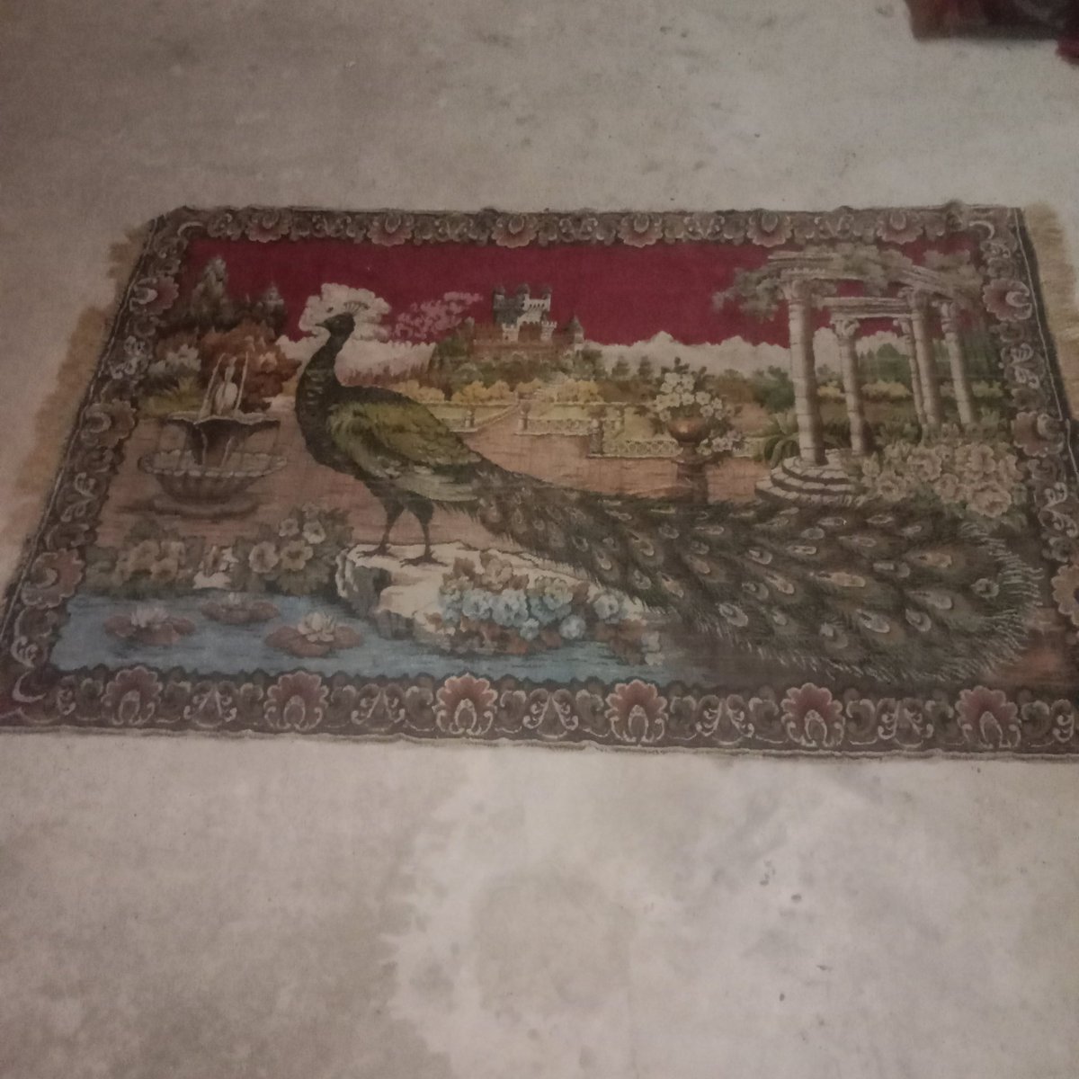 Antika duvar halısı satılık 
5.000 dolar  05543871617