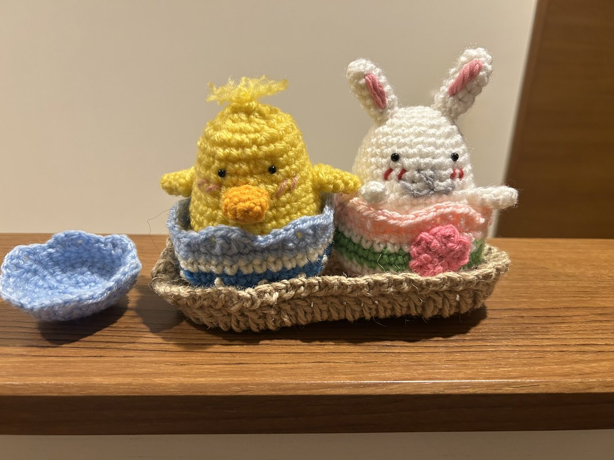 ulfuljunko's tweet photo. お店に飾るイースターエッグとお世話になった学生アルバイトさんにマリーちゃんを編みました🫶

#あみぐるみ #かぎ針編み #イースター #マリーちゃん https://t.co/qKtpytnxwg