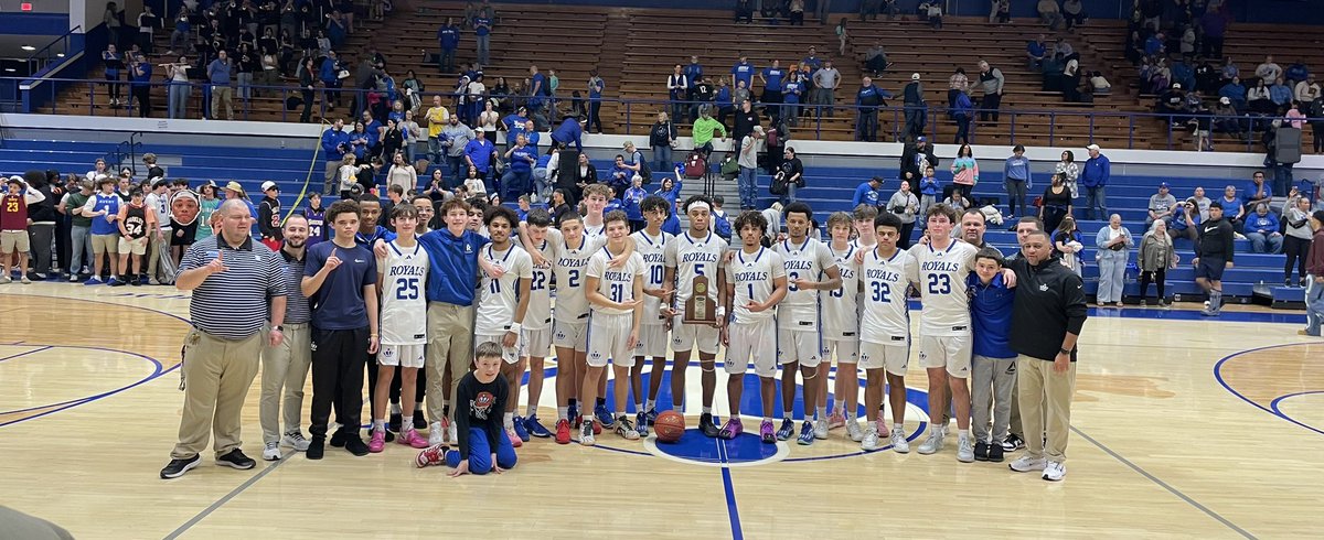 MCRoyalsBBall's tweet photo. Expect anything differently?

Great Team Win
🏀 - Routt goes 16 and 5
🏀 - Myrick finished with 16 pts
🏀 - Metts with 12 pt and 10 boards
🏀 - Horch with near double double
🏀 - McClain with huge buckets down the stretch 

#9PEAT https://t.co/oGdnjvQ9aH