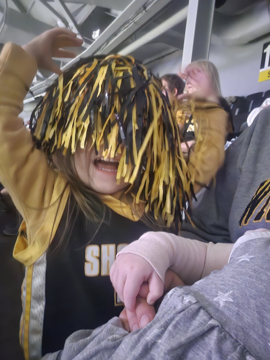 Brake4Brunettes's tweet photo. G.W cheering on her Shockers 🌾 #fearthewheat https://t.co/0ZFEFIZAJT