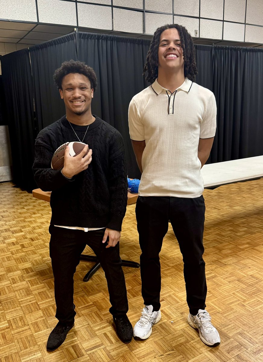 KiserCounseling's tweet photo. Great night celebrating our Whirlie seniors @thealijahingram and @BigMitch_22  of @grimsleyfb 

So grateful for their friendship over the years! https://t.co/dOiFUZ4Urw