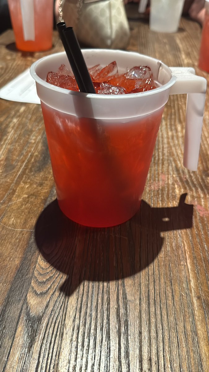 rickyrubntug's tweet photo. $5 pitchers? Yea rocks are finding their way up my nose tonight. #bag #anotherbag https://t.co/fKuAaO8VoI