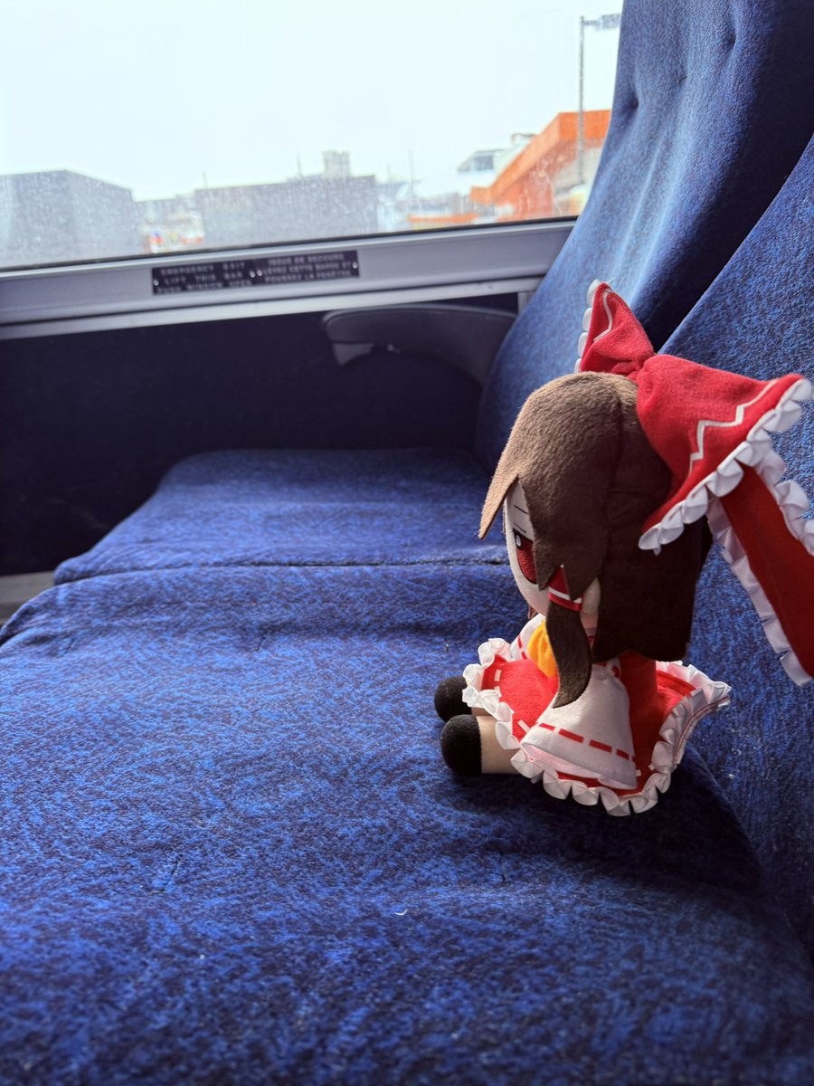 dailyreimu's tweet image. Sitting  ᗜ_ᗜ 

#fumo #reimu #touhou #fumofumo #ふもふも