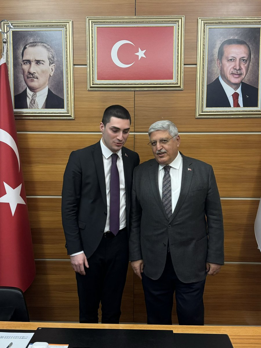 Cumhurbaşkanımız Sayın Recep Tayyip Erdoğan’ın tensipleriyle Cumhurbaşkanı Başdanışmanı olarak atanan kıymetli ağabeyim Vedat Demiröz’ü yürekten kutluyor, yeni vazifesinde üstün başarılar temenni ediyorum. <a href="/vedatdemiroz/">Vedat Demiröz</a>