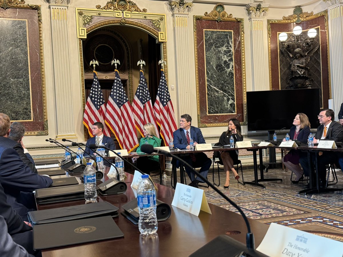 🚨Appreciate United States Atty General <a href="/PamBondi/">Pam Bondi</a> <a href="/TheJusticeDept/">U.S. Department of Justice</a>  and fellow state AGs who gathered at the <a href="/WhiteHouse/">The White House</a>  to discuss safety, integrity and fairness in women’s sports.  It’s a matter of #CivilRights 🚨