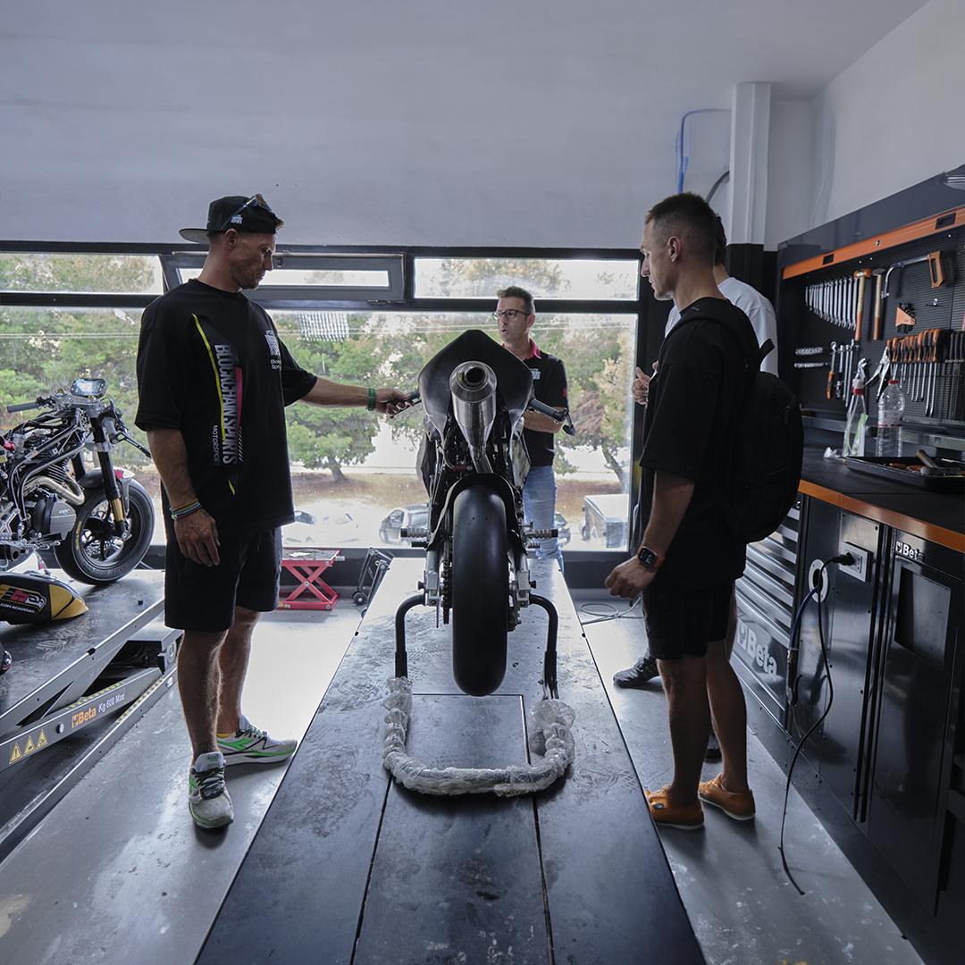 blockchainsprts's tweet image. 🏍️ Top-tier performance starts with top-tier equipment!

Our racers train on BeOn motorcycles — one of the most advanced racing machines from Spain 🇪🇸 Precision, power, and innovation fuel their journey to victory!

#Motorsport #RacingTech #BlockchainSports #BeOn