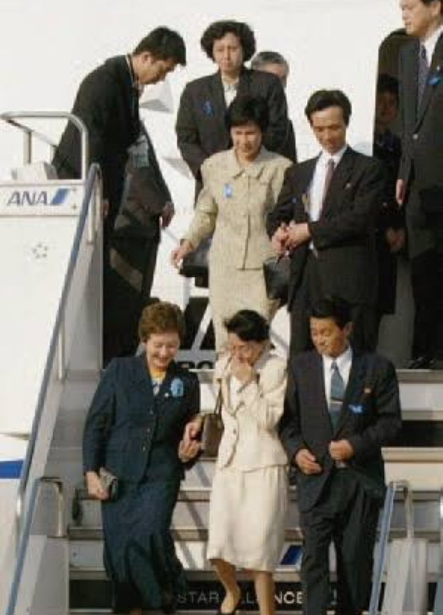 北朝鮮による日本人拉致。5人の被害者を帰国させた小泉元総理を評価する人は多いが当時総理は2 週間後には5人を北朝鮮に返すつもりでいた。だが国民の怒りにより永久帰国となった。国民が政府の判断を覆すなど北朝鮮では予想もできない事だろう。北朝鮮が最も恐れているのは我々の民意。動きましょう!