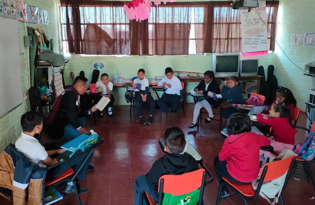 Fomento a la Lectura en San Pedro Topiltepec, Nochixtlan. 

En la Escuela Primaria José María Morelos, el Delegado de Paz Social, Adán Martínez Martínez, encabezó una Jornada de Fomento a la Lectura, promoviendo el aprendizaje y la paz en la niñez.