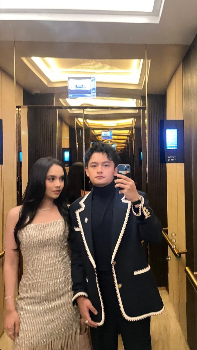 ________dyah's tweet photo. Couple ini bikin resah terus sihhh😭😭🫵🏻🩷🩵🩵🩷🩷 
Cegil cogil bersatu dan bucin banget ♥️🩷🩵 
#Lyodra #Randymartin https://t.co/tetfjxAiQm