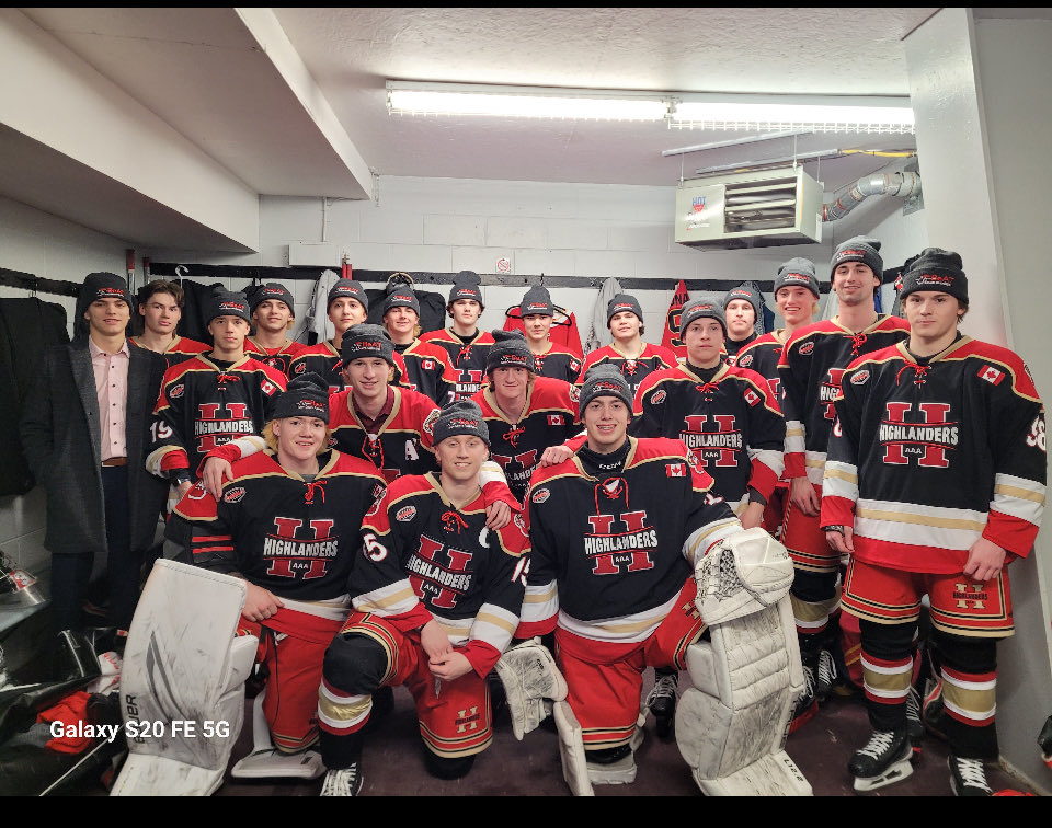 Thanks to the u18 Grey Bruce Highlanders for their support of TDBeaT. Nice Toques!!