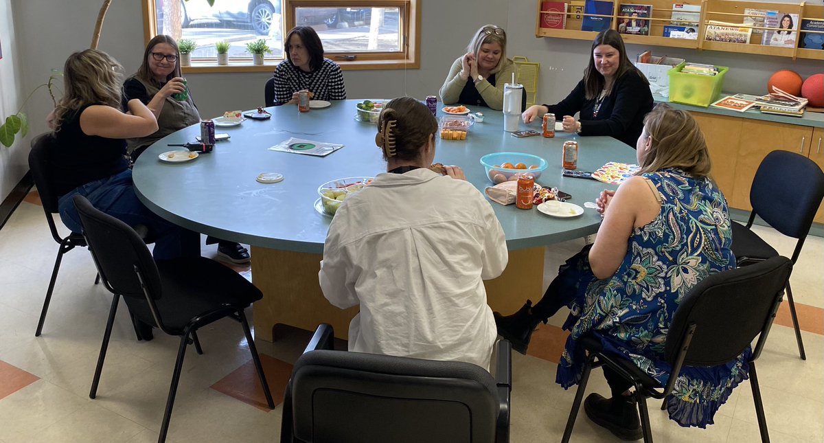 Big shout out to our friends at DominosCrowfoot for keeping our <a href="/HawkwoodSchool/">Hawkwood School</a> happy and well fed today #Yum #Dominos