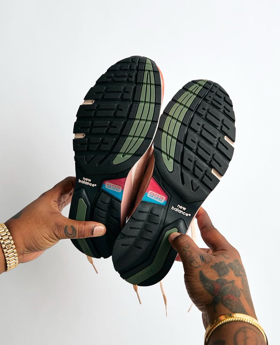 JustFreshKicks's tweet photo. Joe Freshgoods x New Balance 992 'Aged Well' drops tomorrow at 10am ET 😮‍💨

NB -> https://t.co/EoDJPzZU0k https://t.co/HIaRUt27pH