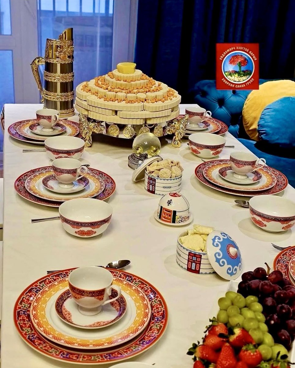 Гэгээн сайхан өглөөний мэндийг 
Та бүхэндээ хүргэе🌅

Битүүний өдөр айл хотлоороо сайхан битүүлээрэй🥰