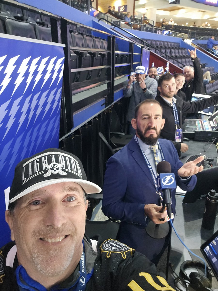 prosportsdjs's tweet photo. Going for 7 in arrow tonight!!! Tonight the @TBLightning and Calgary Flames at 7p. Love the Lightning Vision Crew!! #7pointaudio @GregWolfTBL @prosportsdjs. Love my job!! #GoBolts @phteven02 https://t.co/JMh1qwaoBS
