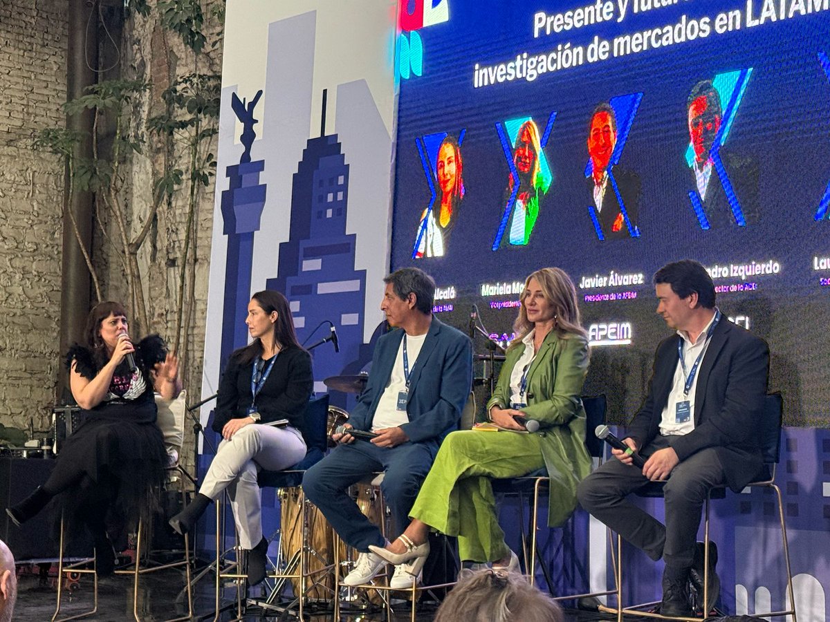questionpro_es's tweet photo. En el panel sobre el futuro de la investigación de mercados en LATAM, se destacó la importancia de la colaboración regional y la comunicación eficaz para ganar visibilidad y destacar la relevancia de la industria. 💡🌍
#InvestigaciónDeMercados #Colaboración #FuturoLATAM #SAIMO https://t.co/f0GTZHNGXb