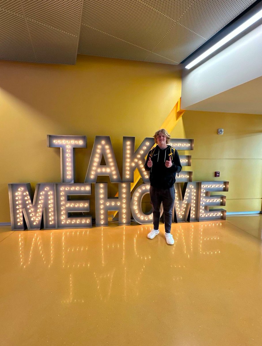 ScottyFox18's tweet image. Tune in to @PatMcAfeeShow live weekdays from 12 to 3 on ESPN! Thank you Pat McAfee for all you do for West Virginia Football! #ForTheBrand