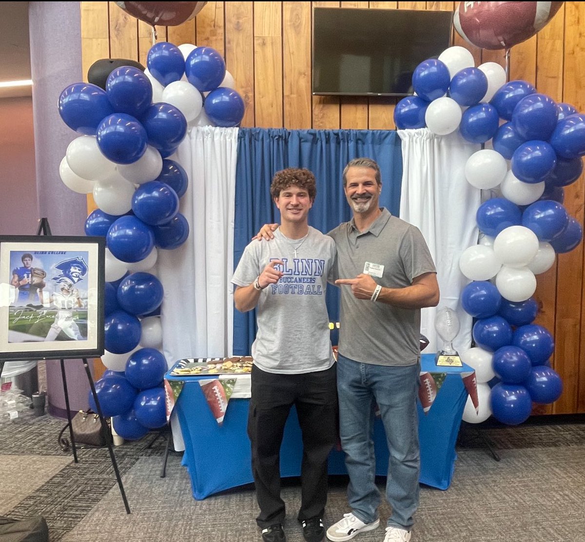 TheProtectUCrew's tweet image. Vision. Leadership. Precision. 🏈🔥 @Jack_Emerson_16 is the QB who commands the field with every snap. From pinpoint passes to clutch plays, he’s proving why he’s a name to watch.

This is just the beginning. The grind doesn’t stop, and neither do we! 💪🏽

#ProtectionUnited