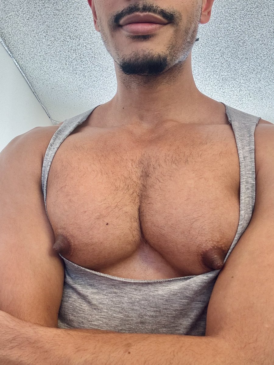 Taking a break from work to check on my favorite coworkers. Looking perky. 😏