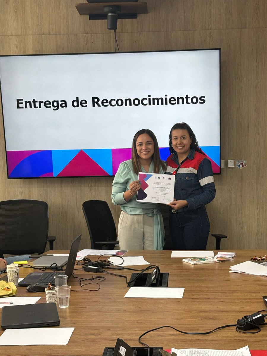 NdSantanderAndi's tweet photo. Hoy cerramos con éxito Impacto M, nuestro programa de liderazgo femenino que impulsa a las mujeres a seguir creciendo en sus organizaciones y alcanzar posiciones estratégicas.

Gracias por hacer parte de esta comunidad que sigue fortaleciendo el liderazgo femenino. ¡Bienvenidas! https://t.co/7AsT4eRvjs