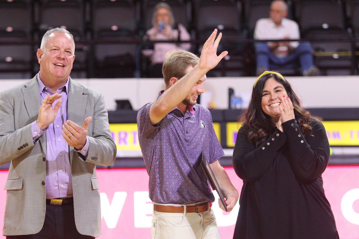 Congratulations to Drew Bolton for bringing named tonight’s Scholar Athlete of the Game! 

#WingsUp