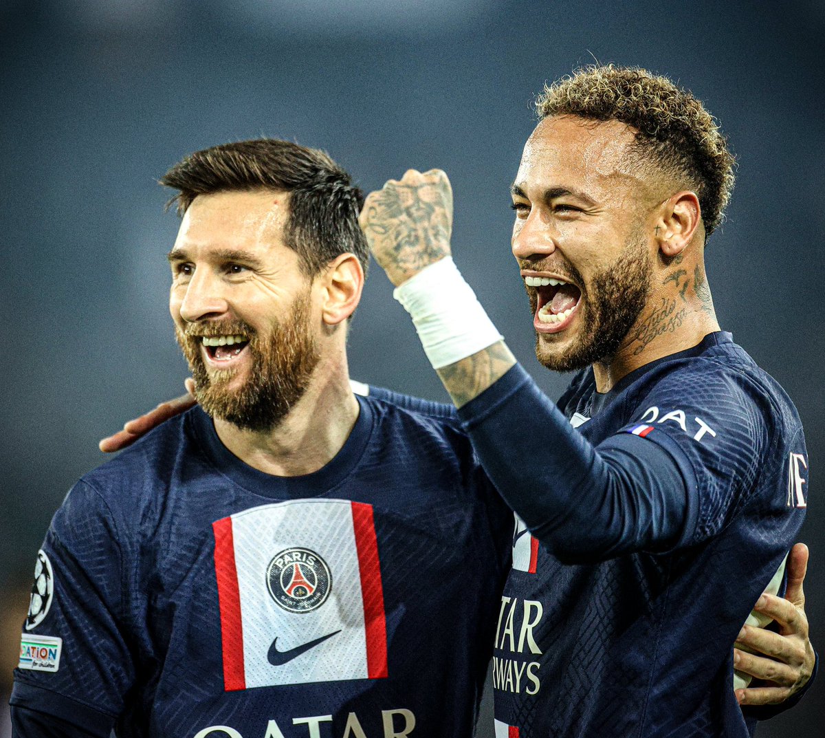 FabrizioRomano's tweet photo. 🇧🇷🇦🇷 Neymar: “I helped Messi take penalties! We were in training, he asked me… How do you take penalties like that?”.

“I was like: Are you crazy? You’re Messi if I can do it, you can too. Then I taught him and he trained”, told Podpah. https://t.co/6CBqy6bxVP