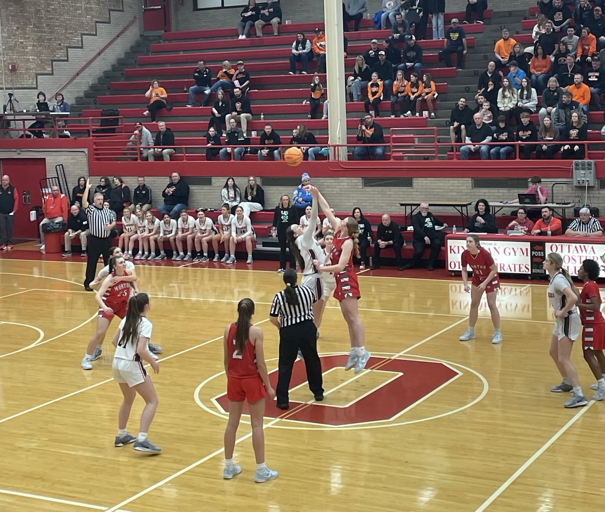 Qtr 1 - Morton 5, Washington 17 #ladypotters #Sectionals