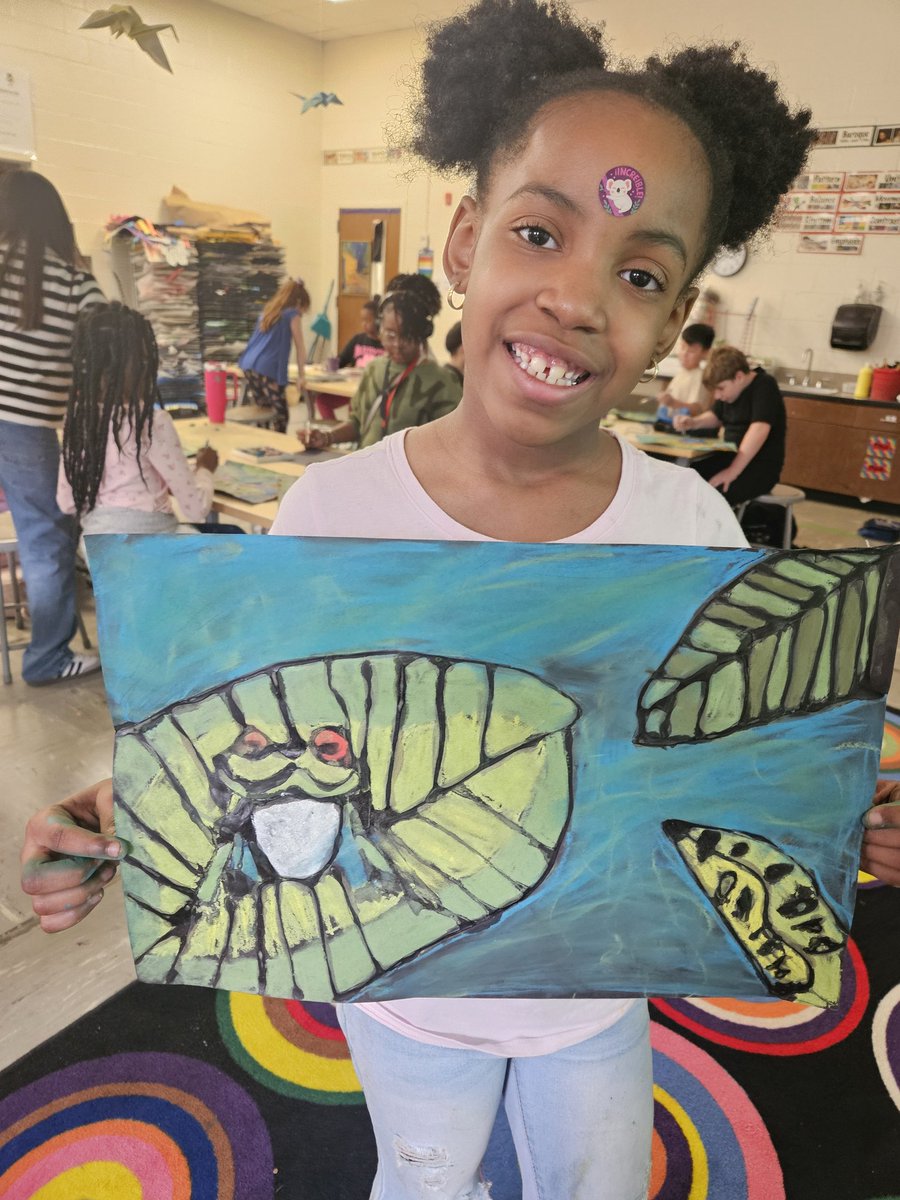 Tropical frogs, glue lines, and chalk pastels?! Just a few of my favorite things ✨️ Art club really JUMPED into this project!
