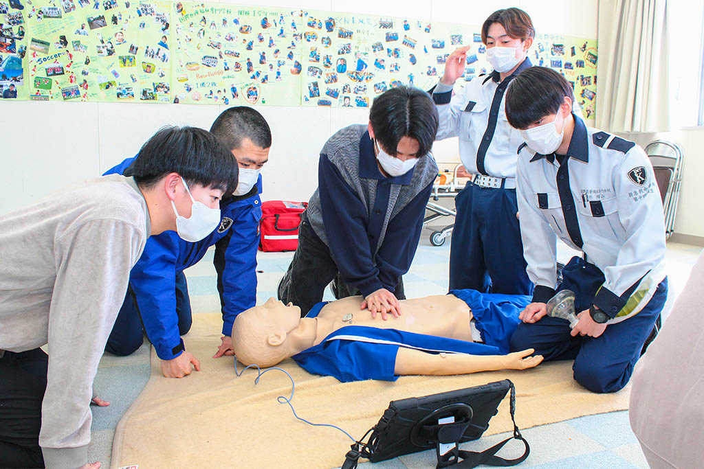 imwc_1's tweet image. 理学療法学科と救急救命学科のコラボ授業が実現しました。
imwc-ichinoseki.ac.jp/info/physical/…

#国際医療福祉専門学校一関校 
#imwc一関 
#目指すのは未来の笑顔をつくる仕事 
#救急救命学科 
#理学療法学科 
#専門学校 
#岩手県