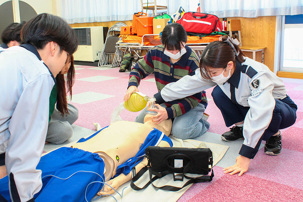 imwc_1's tweet image. 理学療法学科と救急救命学科のコラボ授業が実現しました。
imwc-ichinoseki.ac.jp/info/physical/…

#国際医療福祉専門学校一関校 
#imwc一関 
#目指すのは未来の笑顔をつくる仕事 
#救急救命学科 
#理学療法学科 
#専門学校 
#岩手県