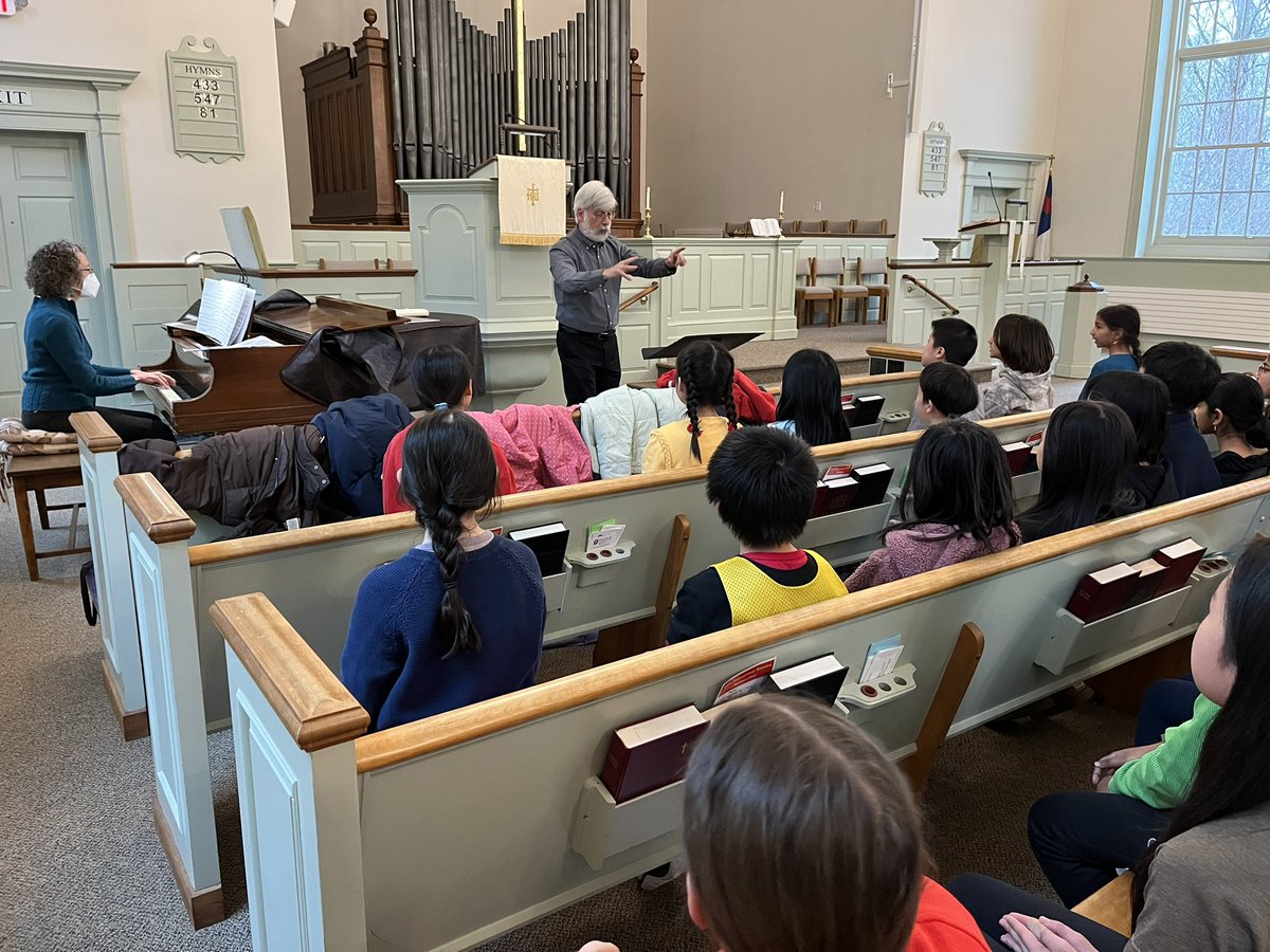 CCCSingers's tweet image. CCC singers had the opportunity to rehearse with Mr. Grossman ahead of our concert with the Master Singers of Lexington on Sunday!
☺️
Tickets for Sunday’s concert can be purchased here: tix.com/ticket-sales/M…
@lexingtonsuper @lexcommunityed