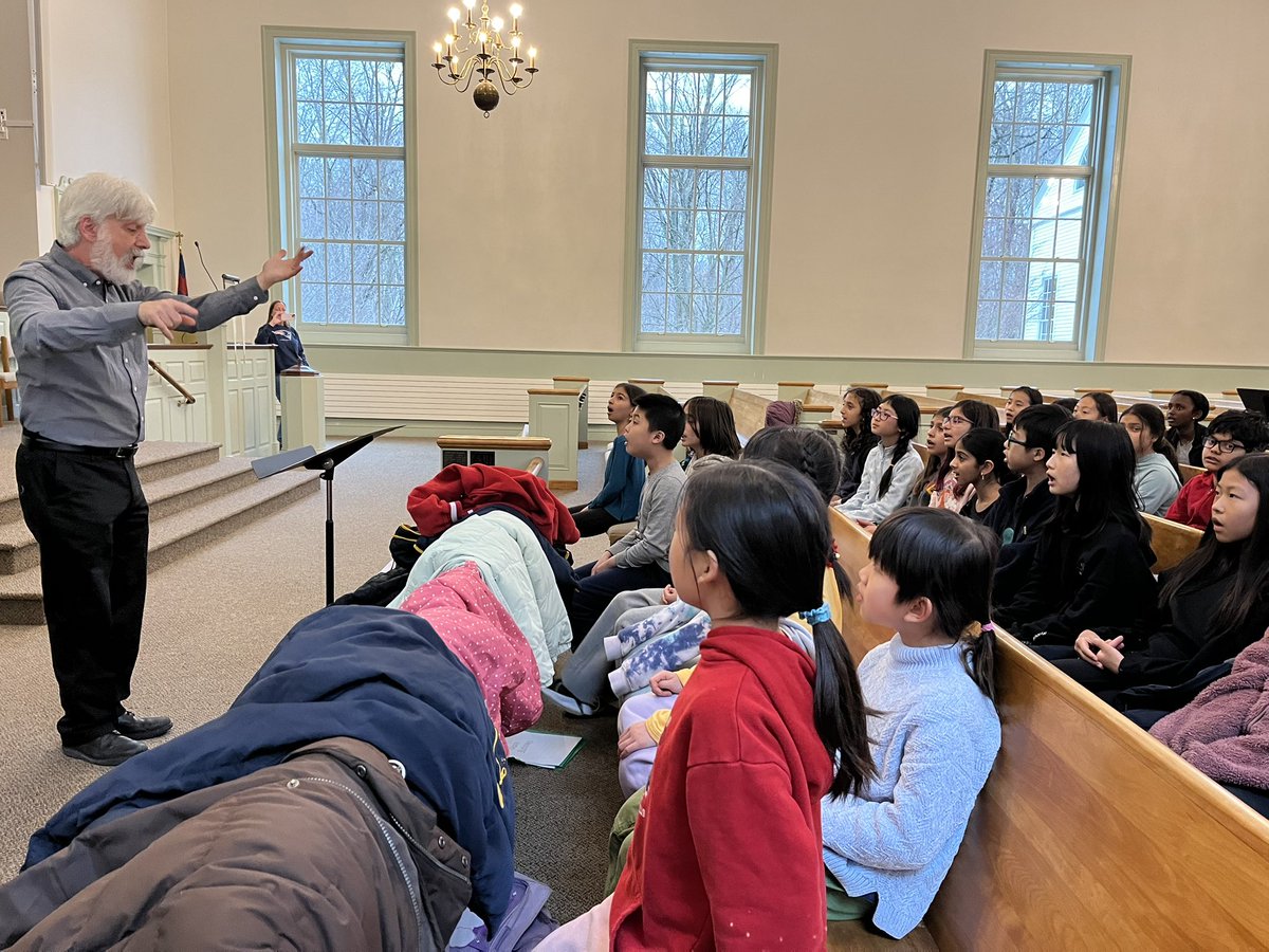 CCCSingers's tweet image. CCC singers had the opportunity to rehearse with Mr. Grossman ahead of our concert with the Master Singers of Lexington on Sunday!
☺️
Tickets for Sunday’s concert can be purchased here: tix.com/ticket-sales/M…
@lexingtonsuper @lexcommunityed