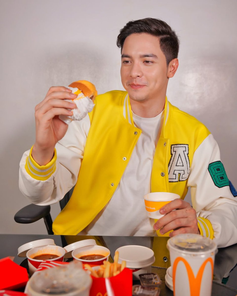 What's NEW at McDonald's?

CHECK OUT ALDEN's photos! 🍔☺️

The LIMITED TIME CHILI CON CARNE DUNK and CHEESE DUNK are HEEEERE!!! 😍😍😍

And it looks SOOO GOOD! 😋
So what are we waiting for???

Let's try it out and ORDER NOW! 😉

<a href="/aldenrichards02/">Alden Richards</a>  <a href="/McDo_PH/">McDo Philippines</a> 
#ALDENxMcDoPH