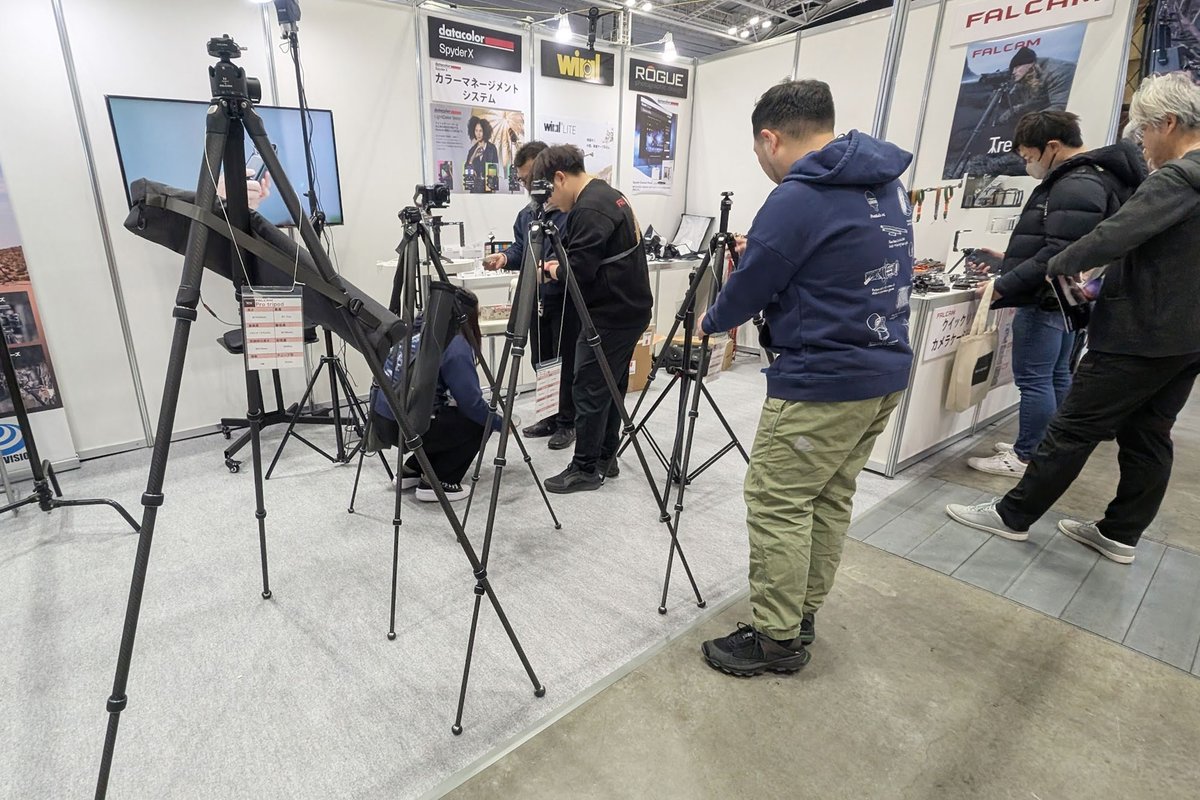 pronews's tweet photo. FALCAMのカメラケージや三脚をイメージビジョンブースで発見👀💡

👇️CP+2025の最新情報はこちらをチェック👇️
https://t.co/uTTG5jjh8k

#イメージビジョン #imagevision #FALCAM #CPプラス2025 #CPプラス #シーピープラス #cpplus2025 #cpplus #pronews #プロニュース #pronewsman #プロニュースマン