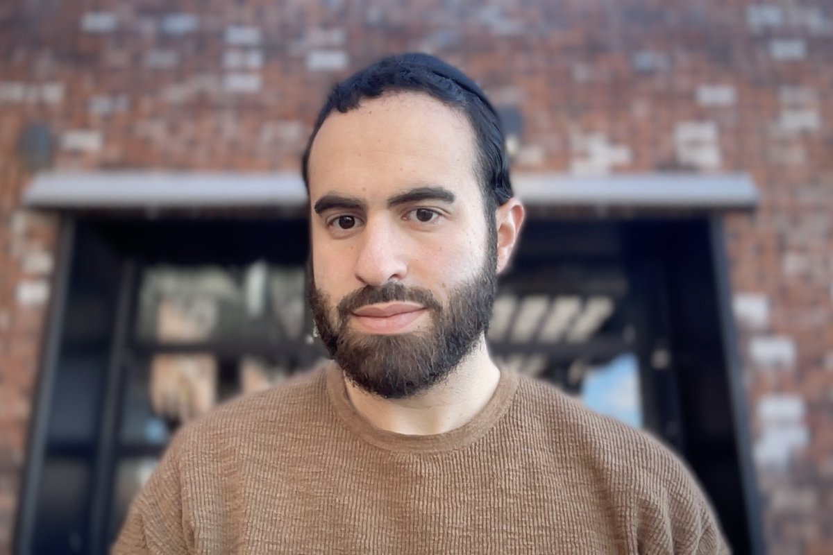 heshiebee's tweet image. life is only what you make of it, here's my story:
being a software engineer my entire career (8+ years) I always knew I wanted more
it's not that coding wasn't enough for me...
—just that as a huge marketing nerd (Ogilvy ily...) I always wanted to help builders go viral too…