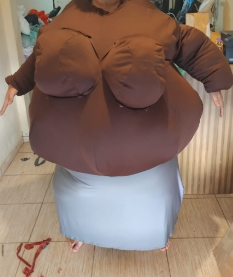 IshiArk's tweet photo. I am starting to make a aunt marge fat suit so i decided to post the work in progress #fatsuit #harrypotter #weightgain #fatfetish #auntmarge #bodyinflation https://t.co/FlAVVuXhqC