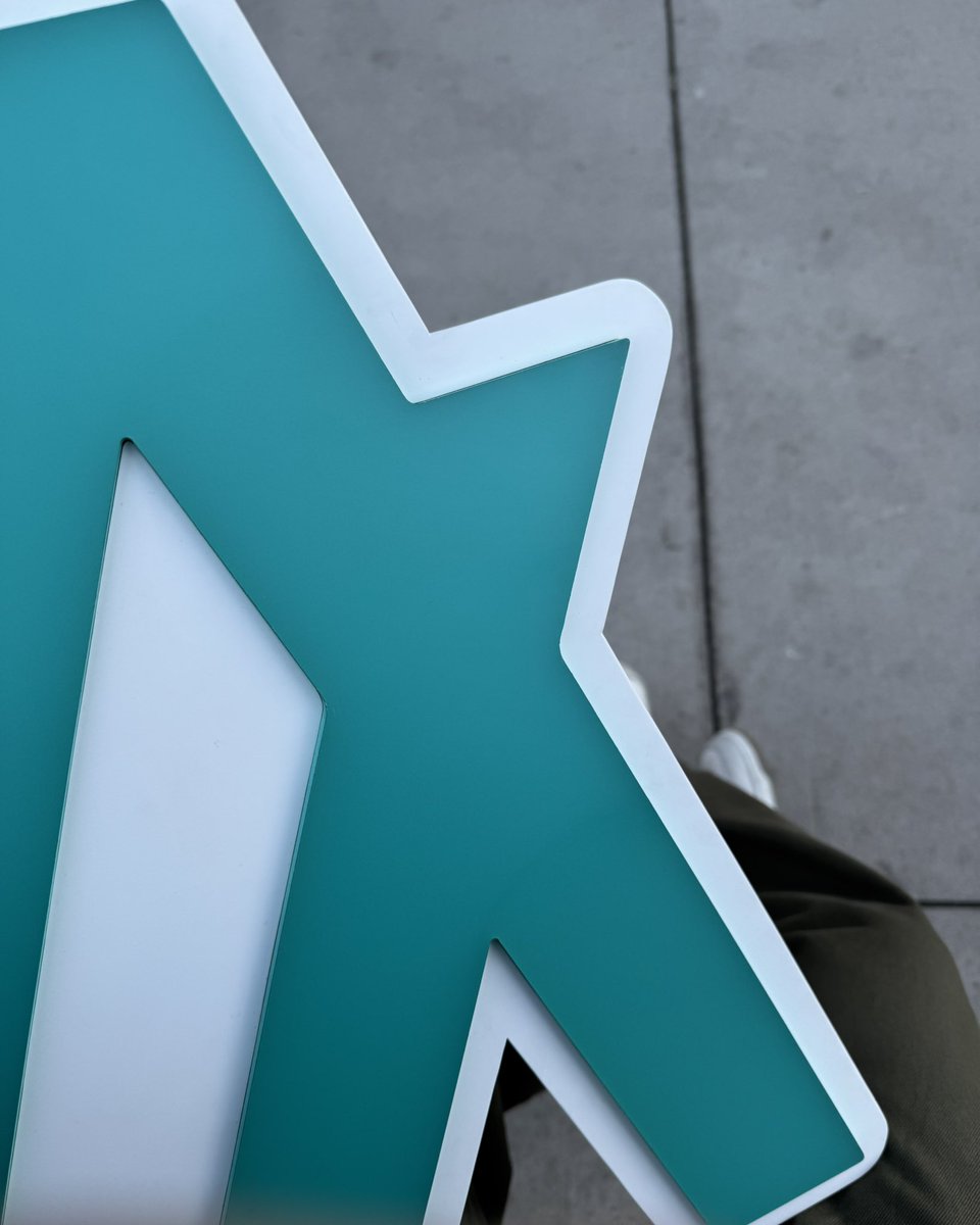 J Hole 🚽 tweet media