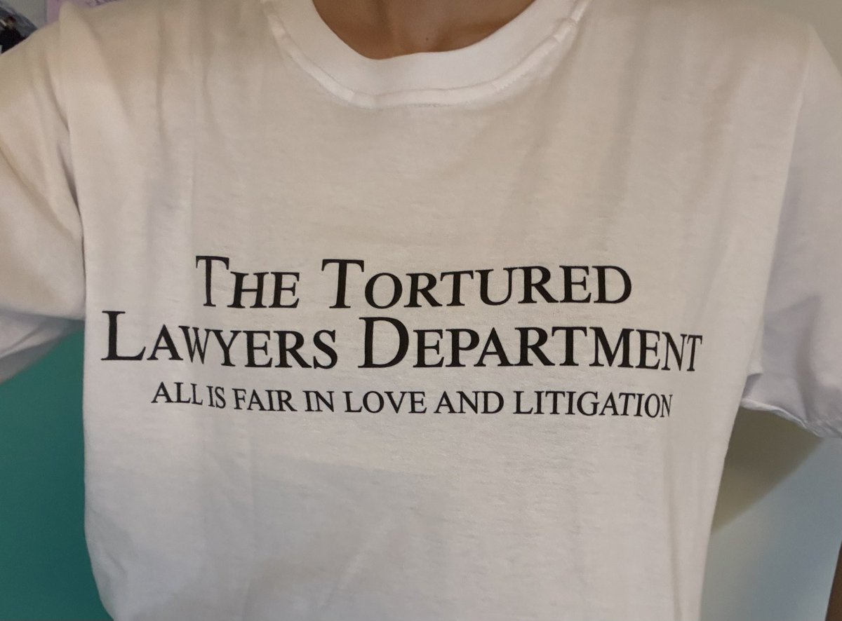 macritas's tweet photo. mi mejor amiga me regalo la mejor remera del mundo https://t.co/wQGj9Jj0qp