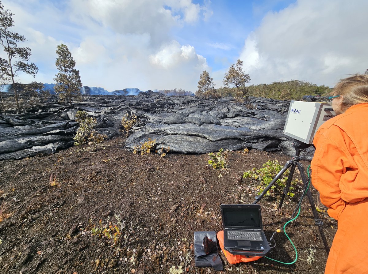 USGSVolcanoes's tweet image. It was a dark &amp;amp; stormy night when the Nāpau Crater eruption began Sept 15, 2024. Webcams were no help. But residents of Volcano took to social media to report sulfurous odors &amp;amp; burning smells. Degassing indicated an eruption was underway. #VolcanoWatch usgs.gov/observatories/…