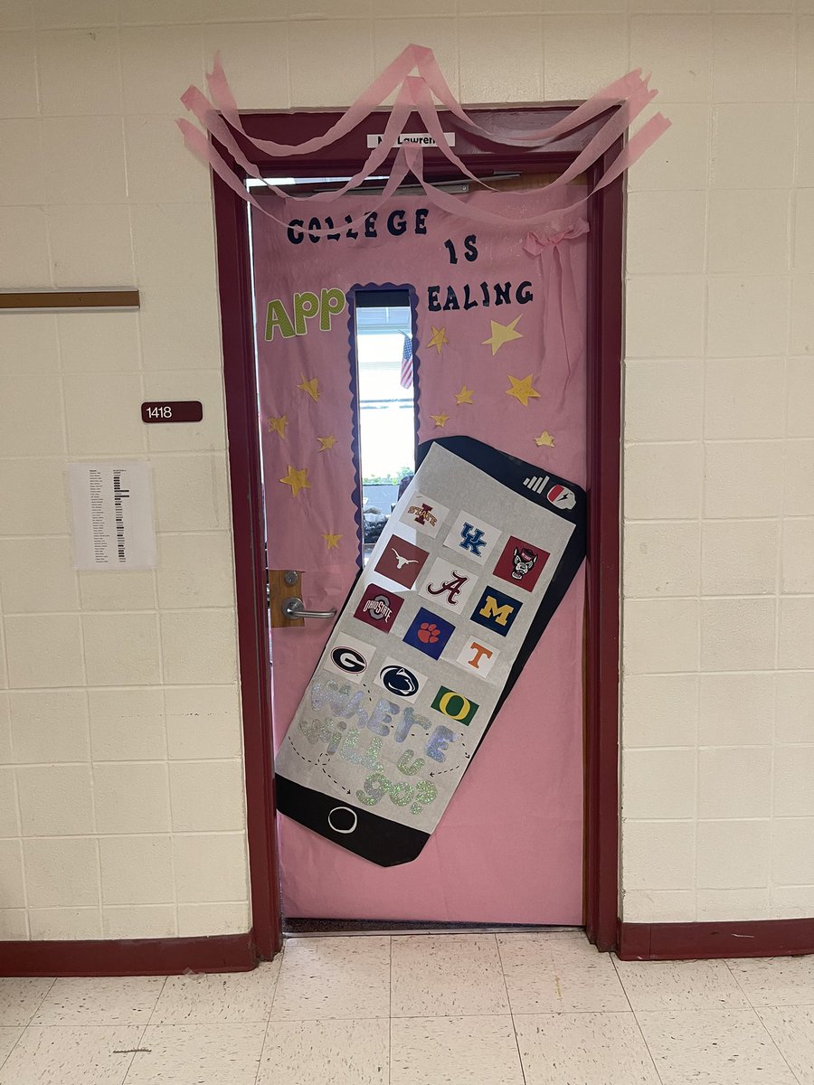 spa_noqo's tweet photo. @HeritageMiddle1 celebrated CTE Month with our annual College Palooza Event.  Students competed in “Dress for Your Profession”, “College Gear”, and the “College &amp; Career Door Decorating” contests to promote college &amp; careers awareness! Thanks to @crumbl @chickenmanWF ! @CTEforNC https://t.co/PJ6NP7ABV7