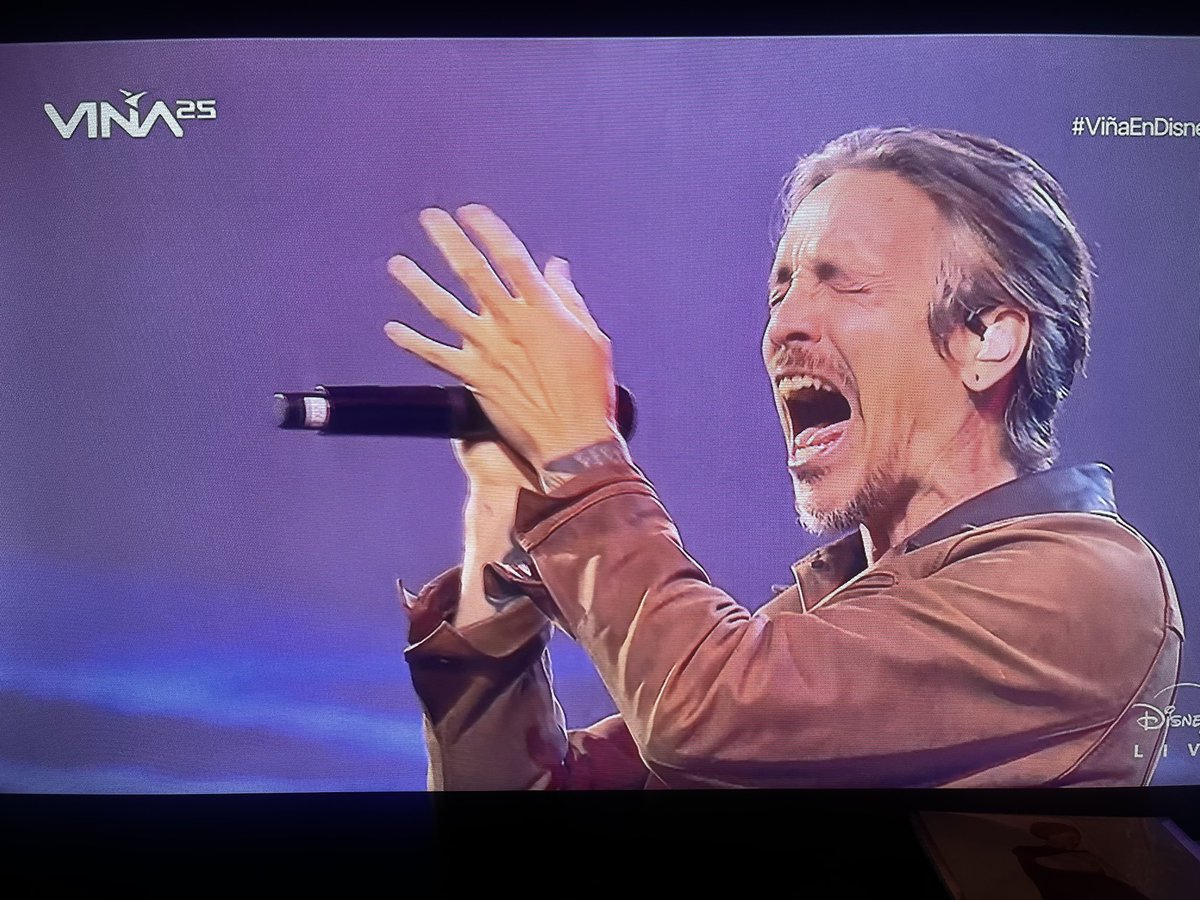 farratia's tweet photo. INCUBUS EN EL FESTIVAL DE VIÑA DEL MAR. HISTÓRICO. Desde Calabasas, California al reloj de flores, sin escalas. La primera de la noche es “Megalomaniac” https://t.co/mdgKruAZIG