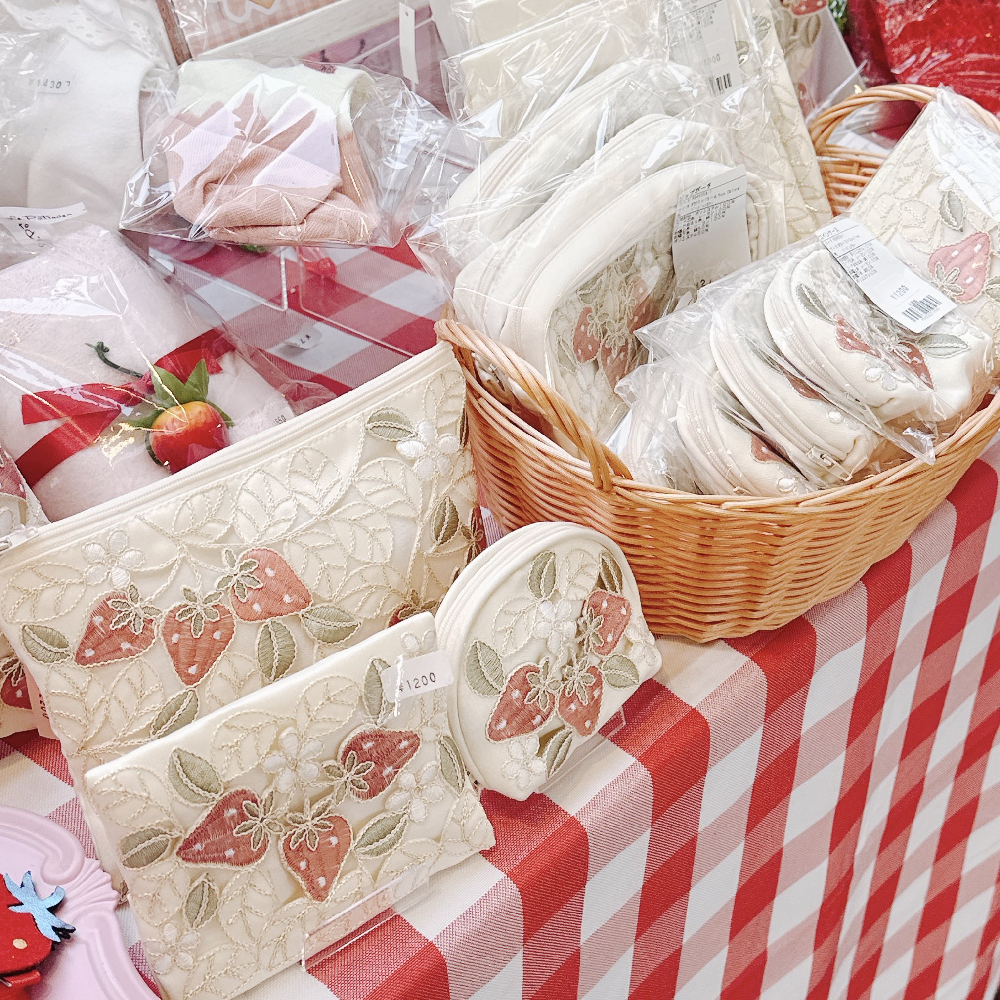 いちご雑貨専門店STRAWBERRY BOX (@15strawberrybox) / X