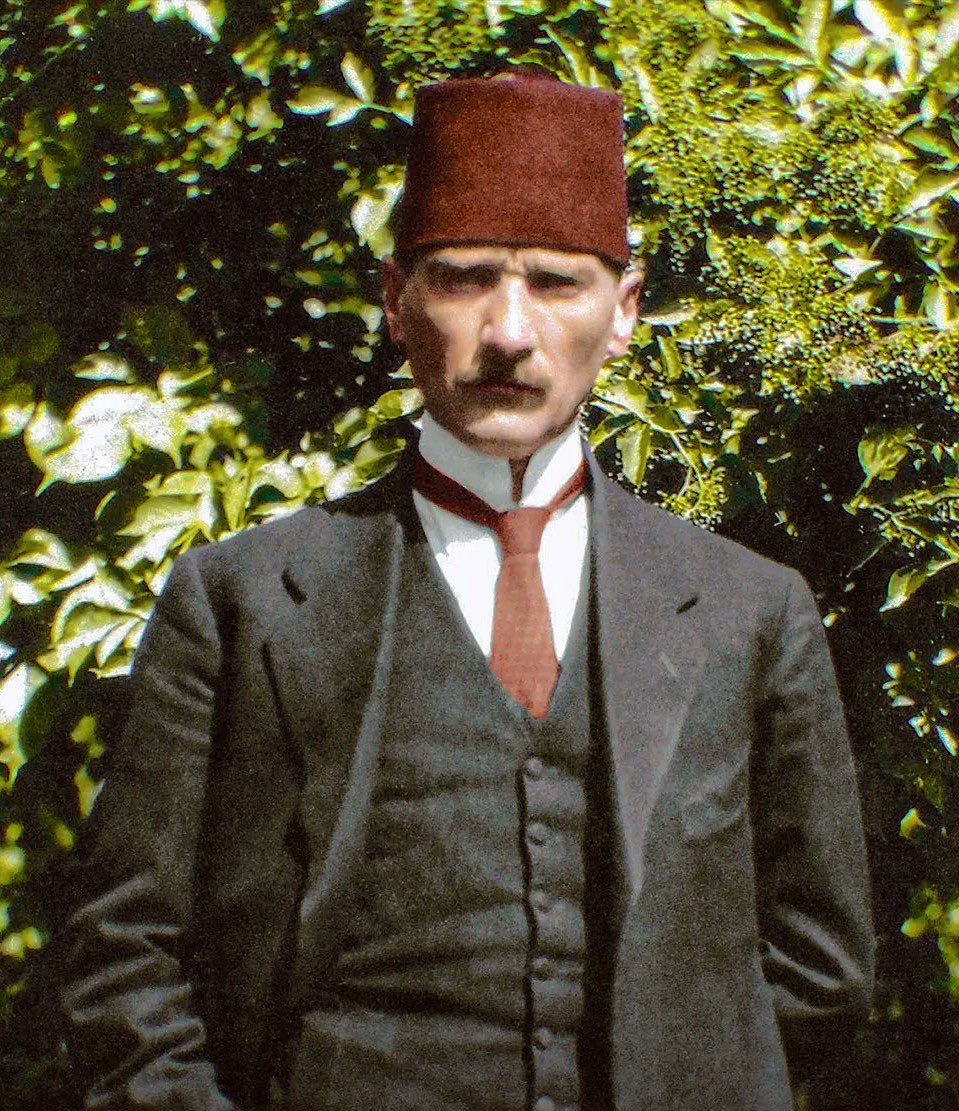 Dervishizir's tweet photo. O  muhtemeldirkibu mecliste pekçok kelle kopacak dedi yavvv. Teslim olurum kurtarın demediydi de.  Bekle gör politikasıda yoktu. Kuvva ona Ata Türk boşuna demedi. #BozKurt #KorkutAta. Laf ebesi değildi. https://t.co/6aW68YqqtL