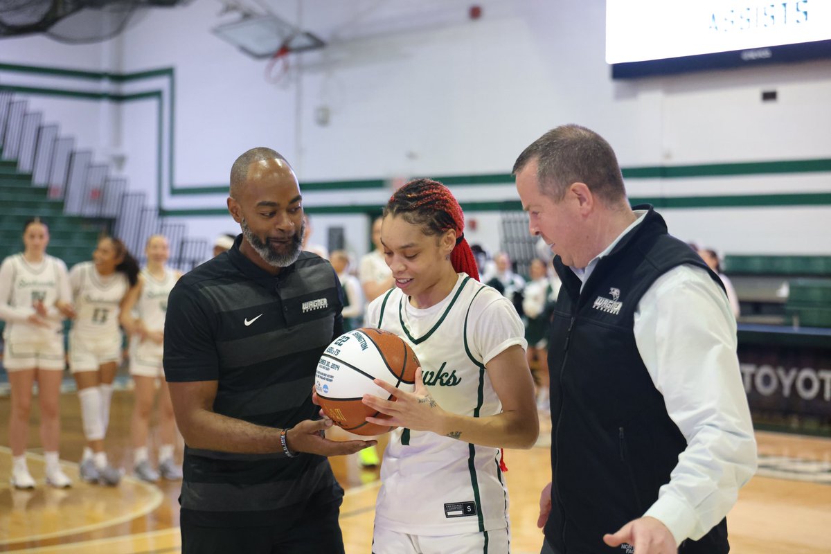 WagnerWHoops's tweet photo. Prior to the start of tonight’s game, Taleah Washington was honored with a ball for her record setting 22 assist game earlier this season 

22 assists set a new Wagner record and tied for second all-time in NCAAW history 🏀

#Relentless https://t.co/mpKW2dR6kQ