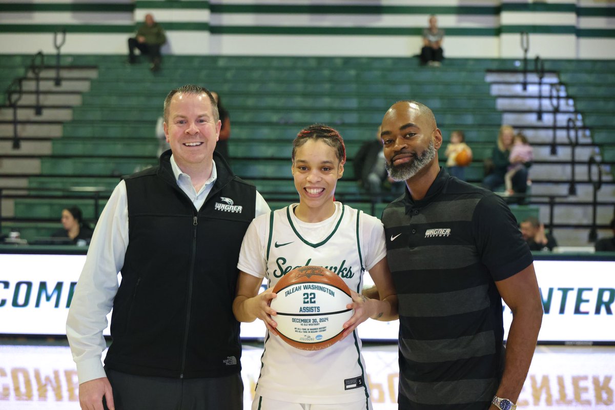 WagnerWHoops's tweet photo. Prior to the start of tonight’s game, Taleah Washington was honored with a ball for her record setting 22 assist game earlier this season 

22 assists set a new Wagner record and tied for second all-time in NCAAW history 🏀

#Relentless https://t.co/mpKW2dR6kQ