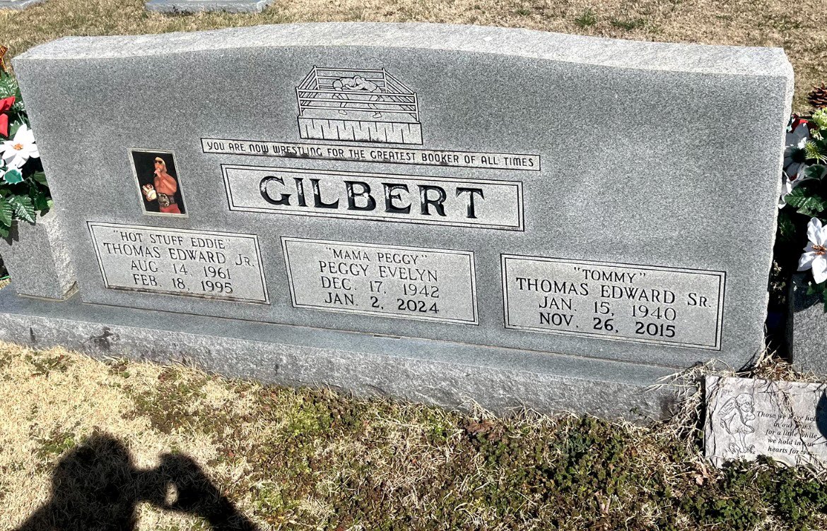 KingLawlerfan's tweet photo. Went by and paid respects to some #Legends today. 🙏 #GilbertFamily #Wrestling @RealDougGilbert @douggilbertpod @HotstuffINT007 https://t.co/X3wRQikLzo