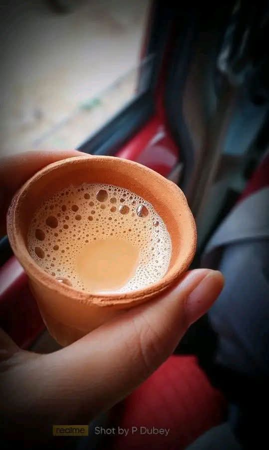 जब कोई कहे कि" चाय "पी लो 
तो मेरा दिल....
फ़िर से कहो, कहते रहो अच्छा लगता है 😍
#morningtraintea