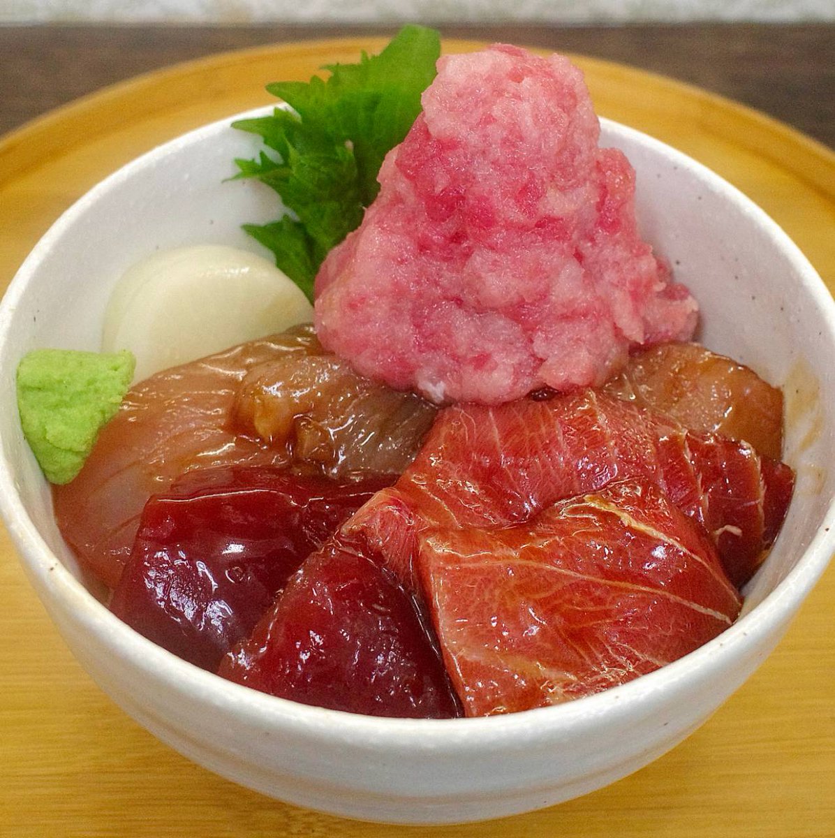 MisakiMaguro_'s tweet photo. 3月1日(土)
🐟 8時30分から14時00分🐟

 20食限定三崎丼ランチ営業いたします🔥 +500円の週変わりトッピングは 【たたきたてネギトロ】です✨

 お電話にて杯数予約を承っておりますのでご活用ください❗丼の杯数予約のみで時間指定のご予約ではございませんのでご承知ください🙇  
🐟三崎まぐろ山龍🐟 https://t.co/EvqrwoD5UZ